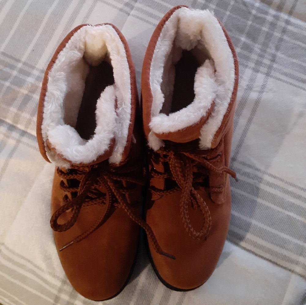 Boots - Picture 3 of 5